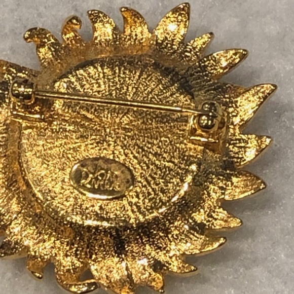 JOAN RIVERS GOLDEN SUNFLOWER BROOCH WITH PAVE CLEAR CRYSTAL CENTER - Picture 5 of 16